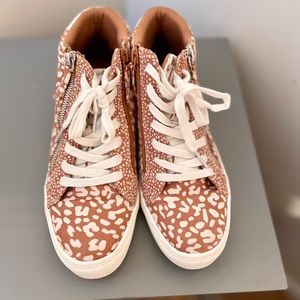 Leopard print Brooklin high top universal thread sneakers size 8.5